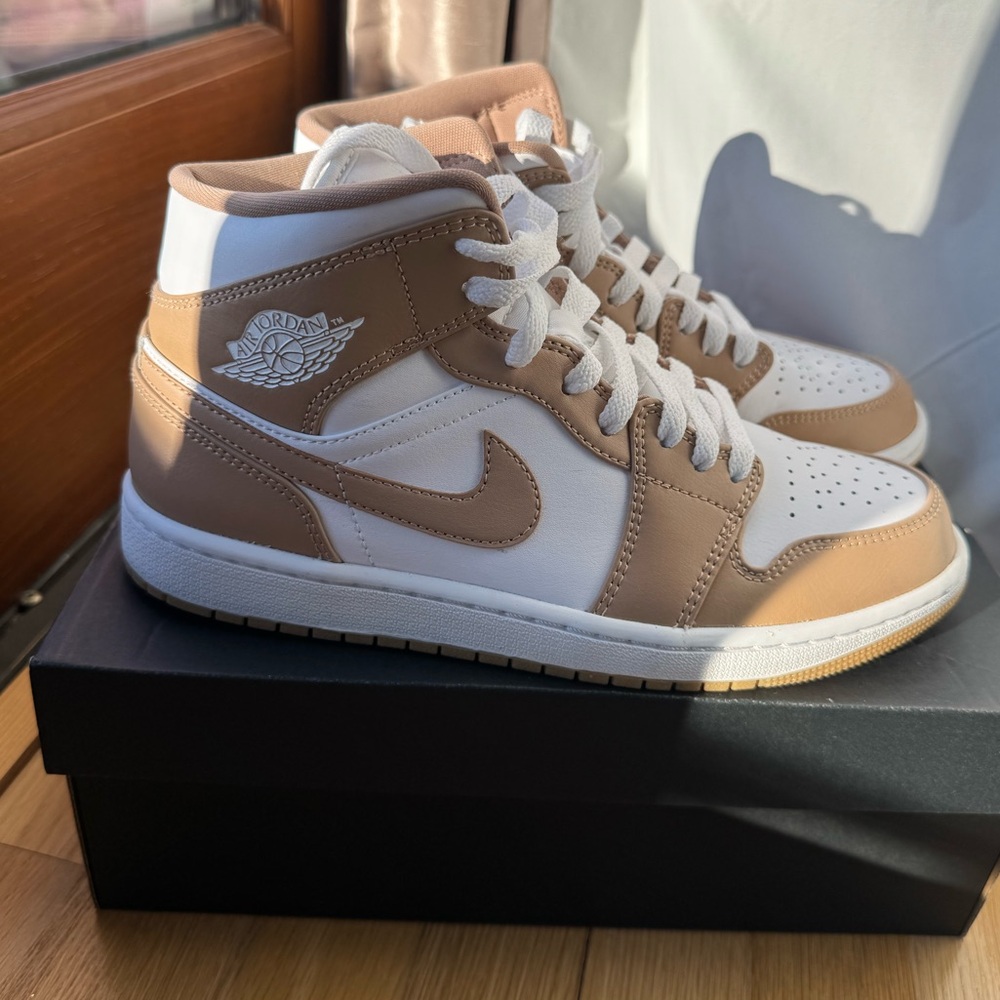 Authentic Air Jordan 1 Mid Hemp/Gum Yellow/White Sz 9.5